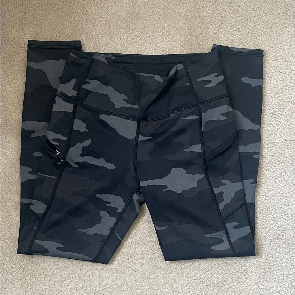 Athleta Black and Gray Patterned Leggings